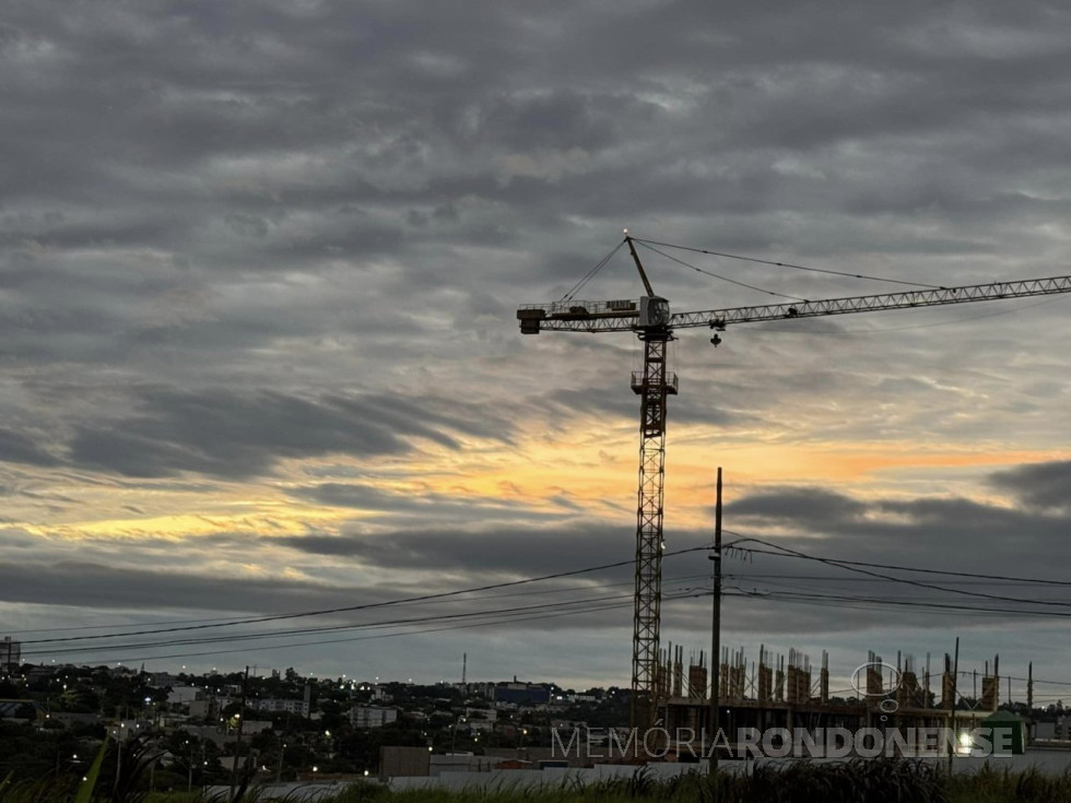 || Amanhecer na cidade de Cascavel (PR), em 04 de dezembro de 2024.
Imagem: Acervo e crédito Aílton Santos / Tarobá Cascavel / Facebook - FOTO 28 -