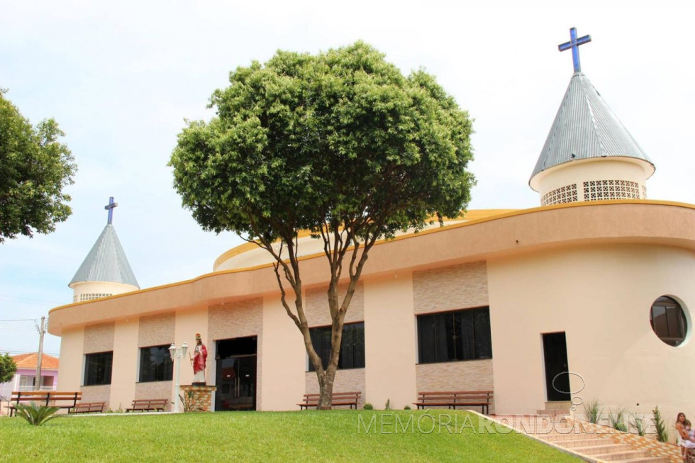 || Igreja Matriz da Pàróquia Cristo Rei, de Entre Rios do Oeste, criada em janeiro de 1980.
Imagem: Acervo Revista Cristo Rei - FOTO 6 -