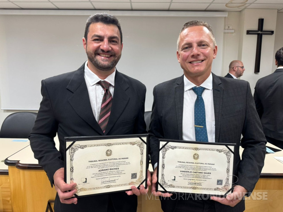 || Adriano Backes (e) e Vandereli Caetano Sauer, diplomados como prefeito e vice prefeito de Marechal Cândido Rondon, em dezembro de 2024.
Imagem: Acervo e crédito de Cristiano Marlon Viteck - FOTO 42 -