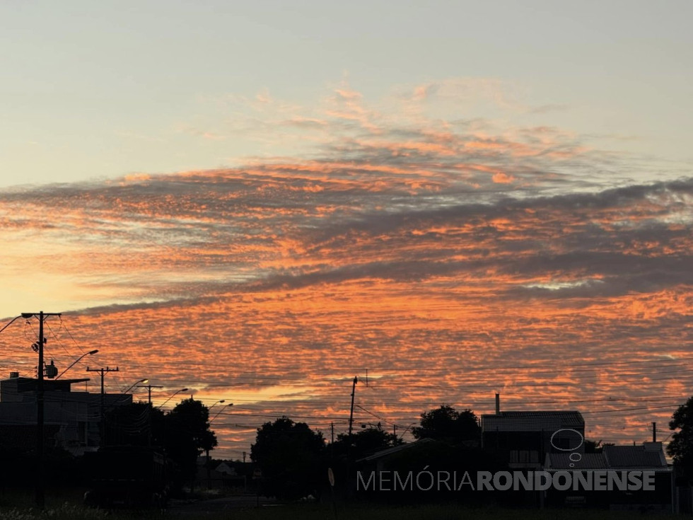 || Amanhecer na cidade de Cascavel, em 08 de janeiro de 2025.
Imagem: Acervo e crédito de Ailton Santos / Tarobá Cascavel / Facebook - FOTO 13 -