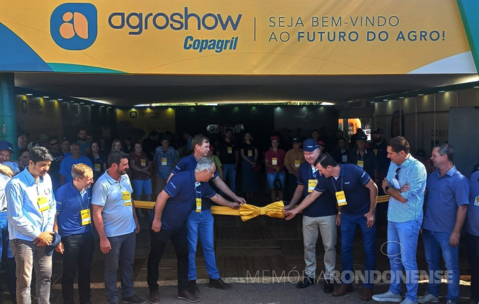 || Ato de abertura do Agroshow Copagril 2025.
Da esquerda à direita: Gileade Osti, prefeito municipal de Guaíra (PR); Jaroslwa Bradacz Neto, superintendente agropecuário e varejo da Copagril, Daniel Engels Rodrigues , CEO da Copagril;Ademir Luis Griep, diretor secretário da Copagril; Eloi Darci Podkowa, direto-presidente da Copagril; Cesar Luis Petri, diretor vice-presidente da Copagril, Marcio Andrei Rauber, presidente da Associação dos Municípios do Oeste Paraná (AMOP); e Cesar Seidel