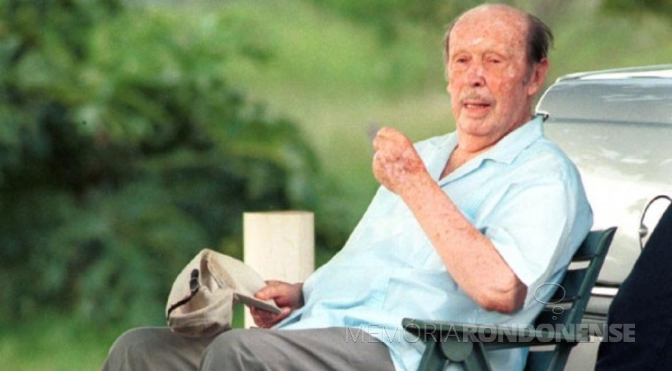 || Alfredo Stroessner tomando banho de sol no Lago Paranoá, em Brasília.
Imagem: Acervo Diario Hoy - FOTO 12 -