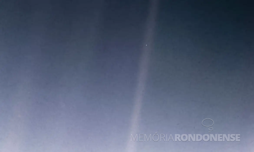 || Fotografia da sonda espacial Voyeger 1 com destaque para o planeta Terra a 6 bilhões de quilômetros, em fevereiro de 1990.
Imagem: Acervo Agência Brasil - FOTO 4 -