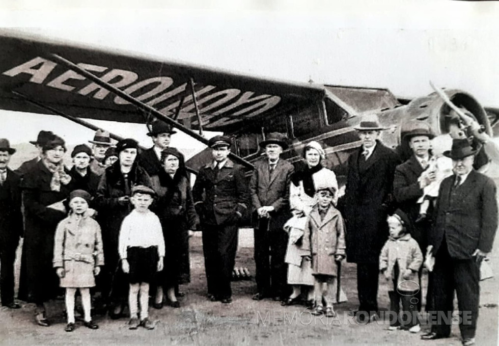 || Um Stinson Reliant, da Aerolloyd Iguassú, que comportava cinco passageiros.
Imagem: Acervo Curitiba Histórica - FOTO 5 -