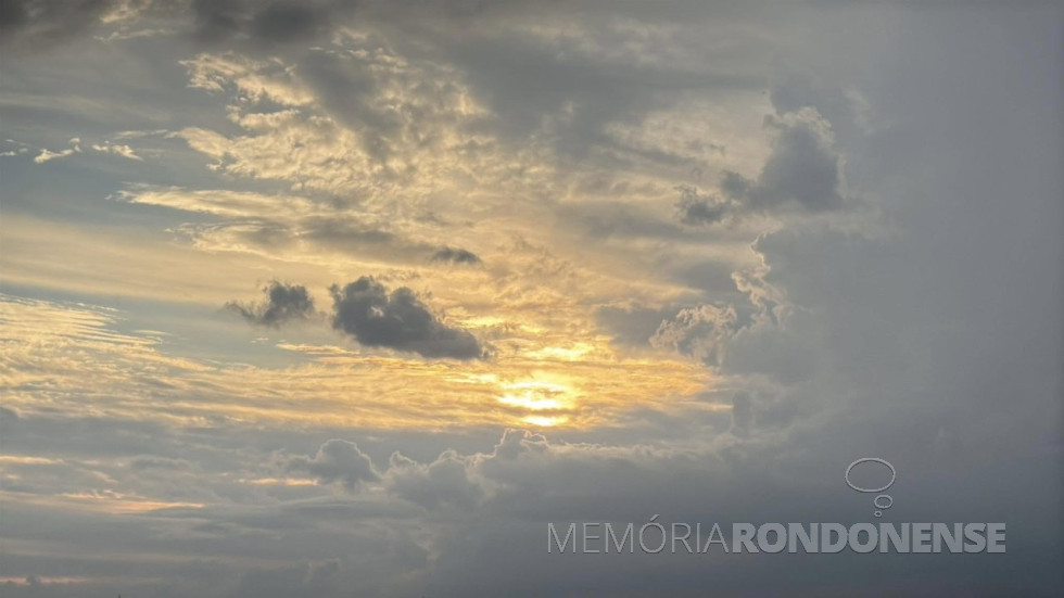 || Entardecer na região da cidade de Cascavel (PR), em 18 de março de 2025.
Imagem: Acervo da Tarobá News / Crédito de Aílston Santos / Facebook - FOTO 32 -