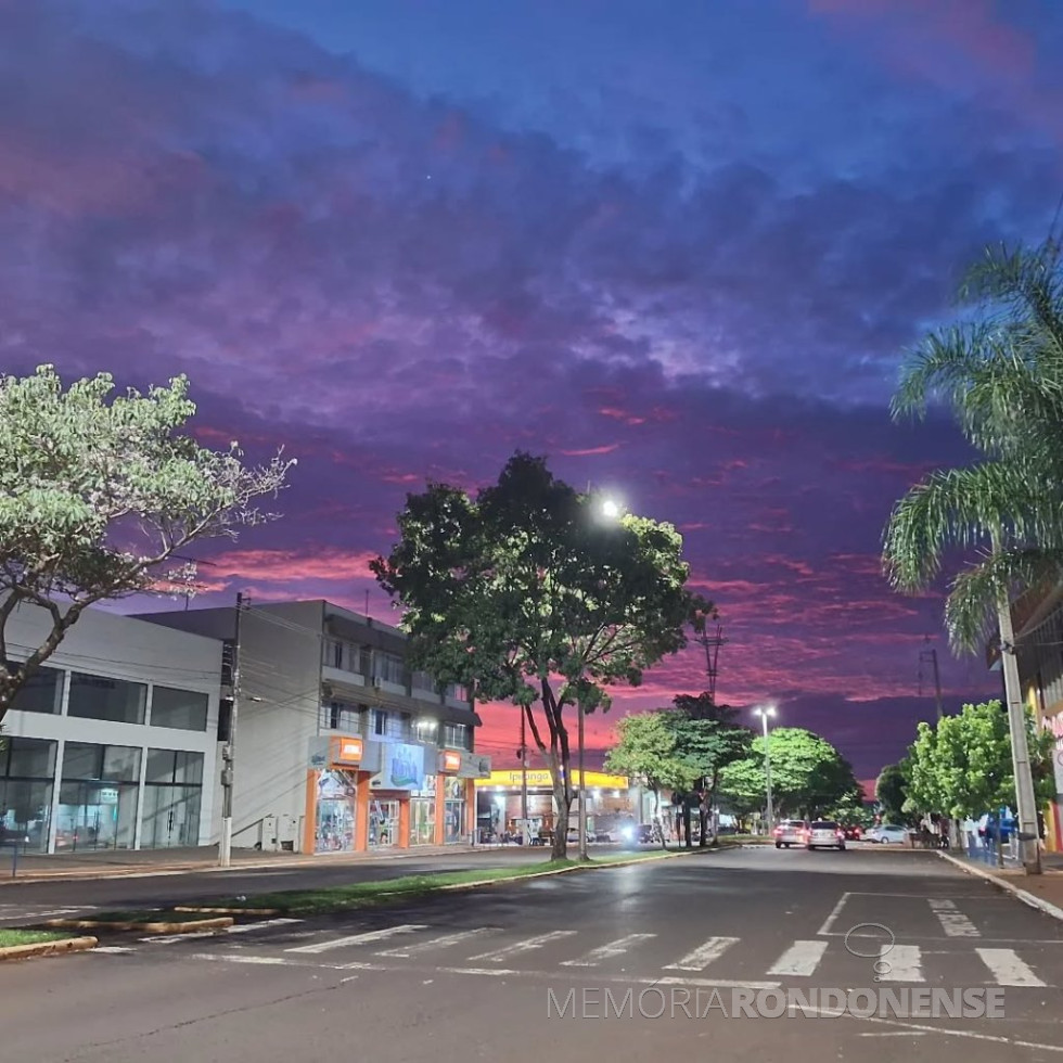 || Pôr do sol na cidade de Marechal Cândido Rondon, em 29 de março de 2025, clicada desde a esquina da Avenida Rio Grande do Sul com a Rua D. João VI, pelo rondonense Gilson Scherer - FOTO 20 -