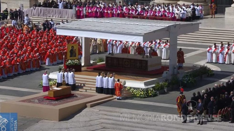 || Missa de Exéquias do Papa Francisco na Praça São Pedro, em 26 de abril de 2025.
Imagem: Acervo Vatican News - FOTO 29 -