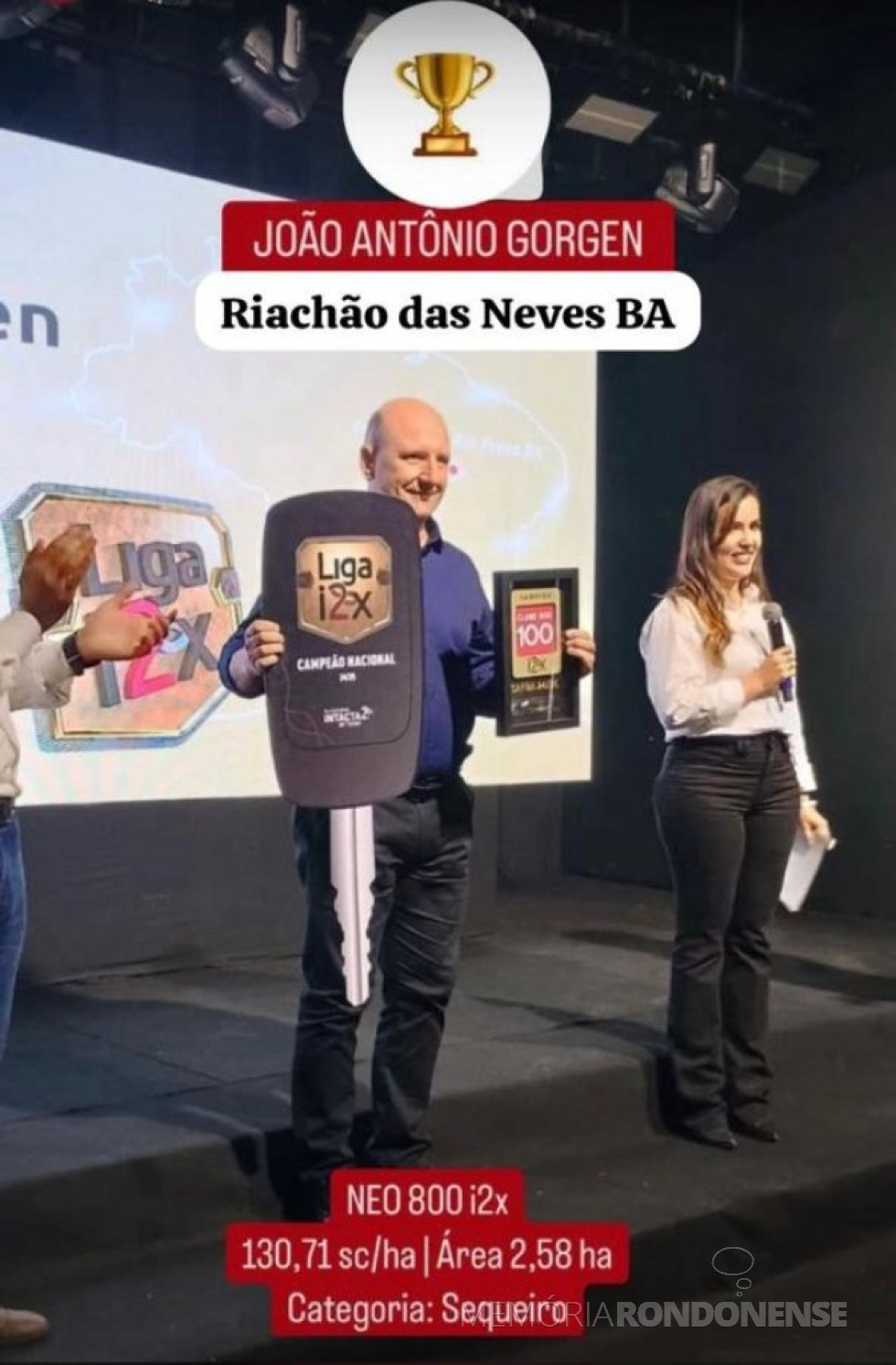 || Ex-rondonense João Antônio Görgen com a premiação de mais alta produtividade de soja 2024/2025.
Imagem: Acervo Alice Sauer, irmã) - FOTO 19 -