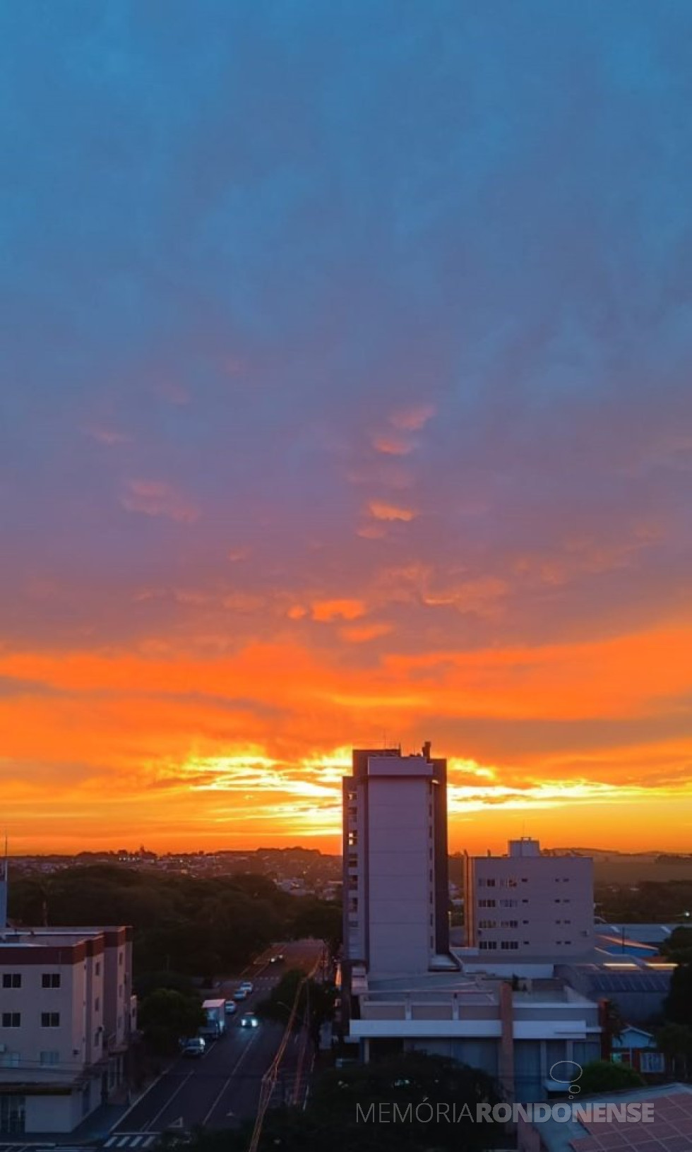 || Pôr do sol na cidade de Marechal Cândido Rondon, em 07 de maio de 2025, clicado desde o Edifício Itacorá.
Imagem: Acervo e crédito da professora rondonense Sandra Regina Lui - FOTO 21 -
