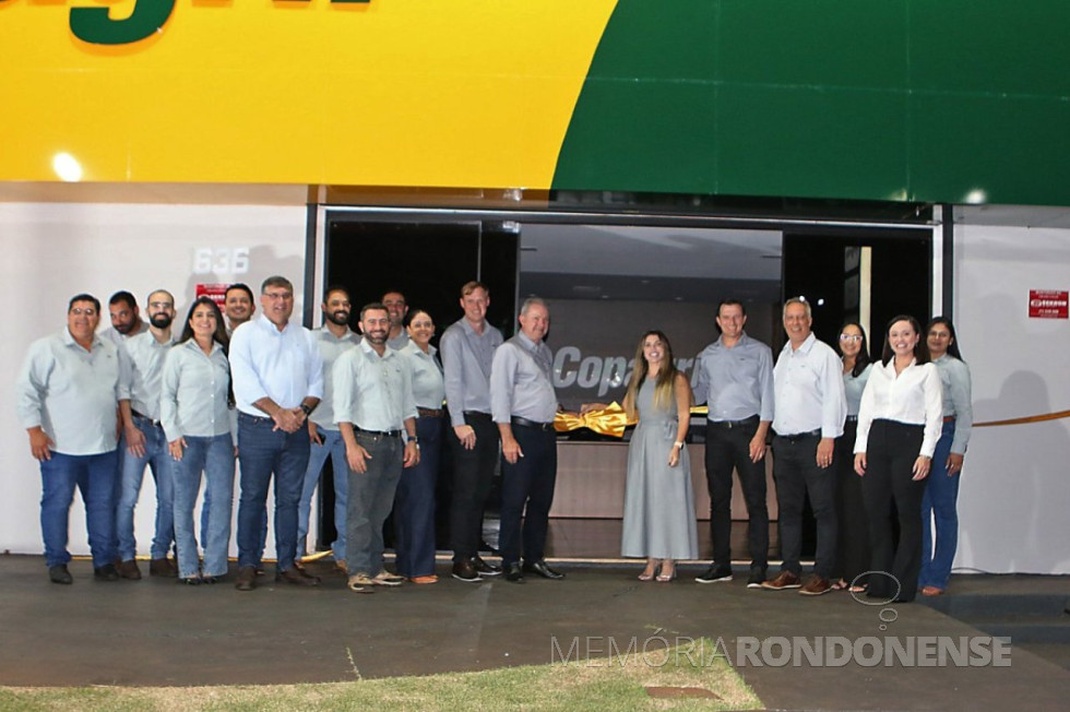 || Inauguração da loja agropecuária da Copagril na cidade de Sidrolância (MS), em junho de 2025.
Da esquerda à direita, junto ao desatamento da fita: Marilza Schwerz, gerente da unidade; Ademir Luis Griep, diretor secretário da cooperativa, Eloi Darci Podkowa, diretor-presidente da Copagril; Cristina Fiusa, vice-prefeita de Sidolância; Cesar Luis Petri, diretor-vice presidente; e Daniel Engels Rodrigues, CEO da Copagril.
Imagem: Acervo Comunicação da Copagril - FOTO 21 -