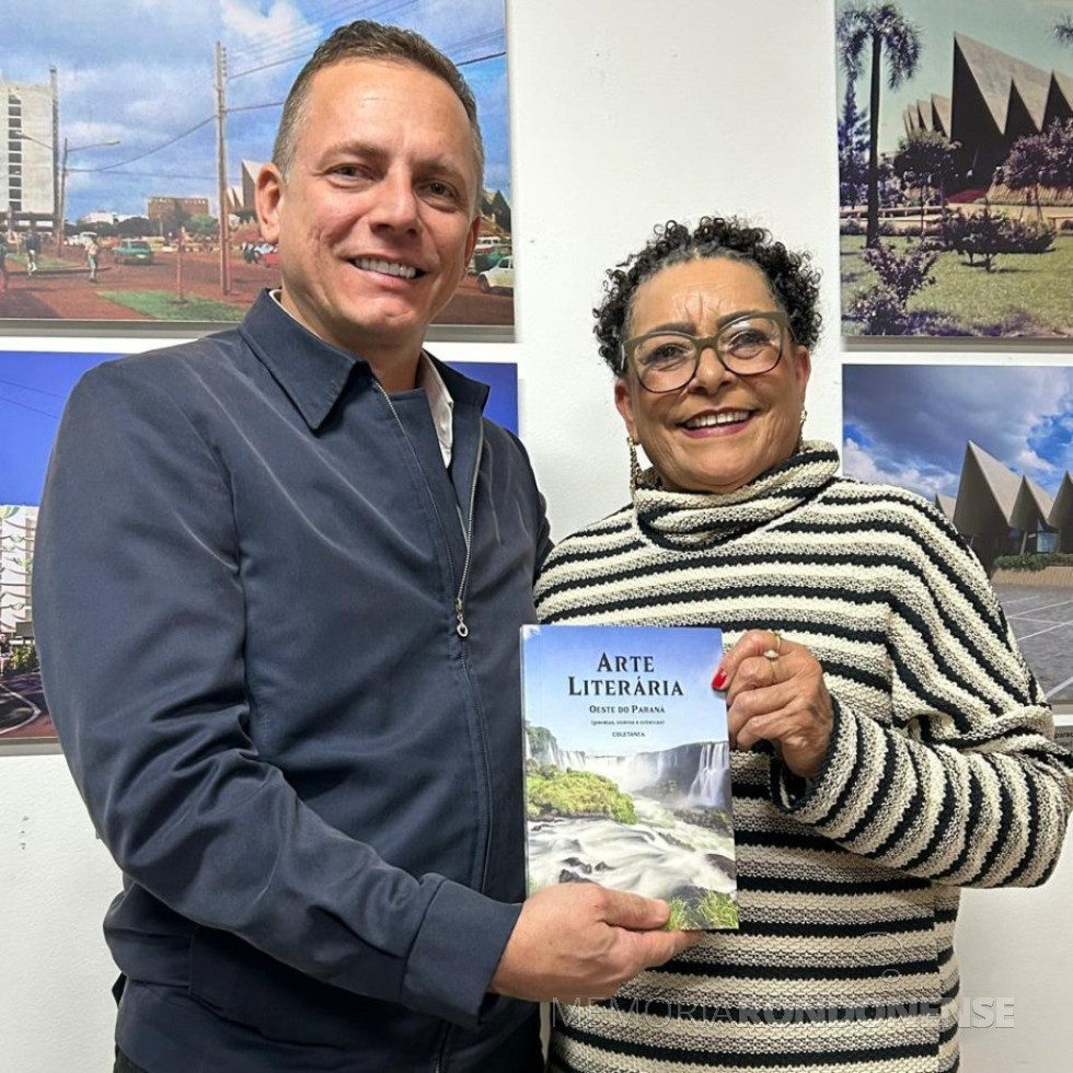 || Escritora rondonense Udilma Linz Weirich (d) com o vice prefeito de Marechal Cândido Rondon, Vanderleu Caetano Sauer, no lançamento de livro, em junho de 2025.
Imagem: Imprensa PM-MCR - FOTO 29 -