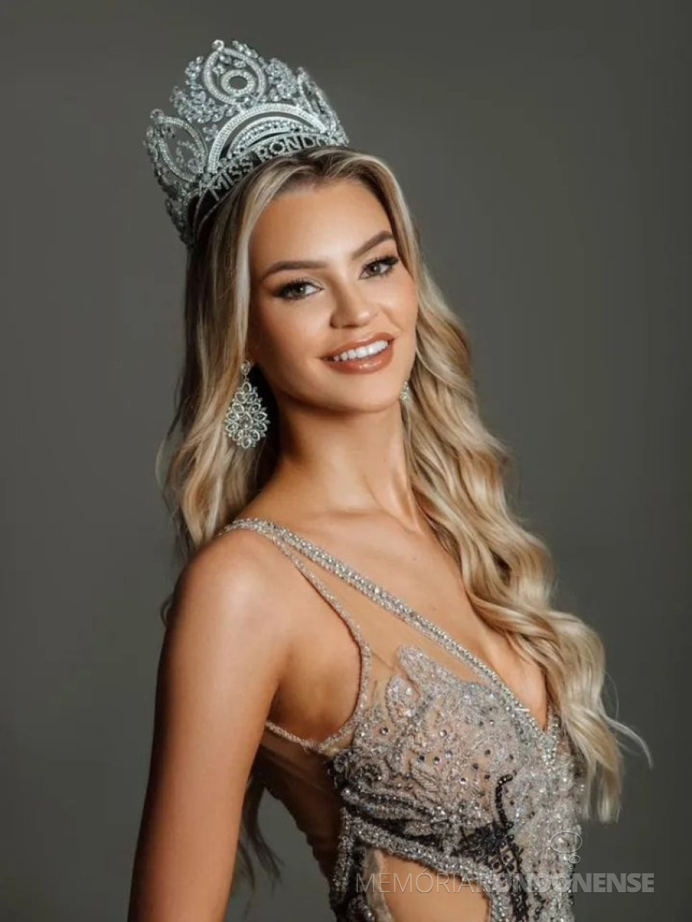 || Katiane Eloise Gressler Pech, Miss Marechal Cândido Rondon 2024/2025, eleita Miss Elegância 20225, durante o concurso Miss Paraná 2025, em junho de 2025.
Imagem: Acervo Imprensa PM - MCR - FOTO 30 -