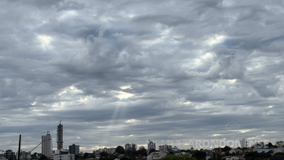 || Começo da manhã na cidade de Cascavel (PR), com presença de nebulosidade tipo