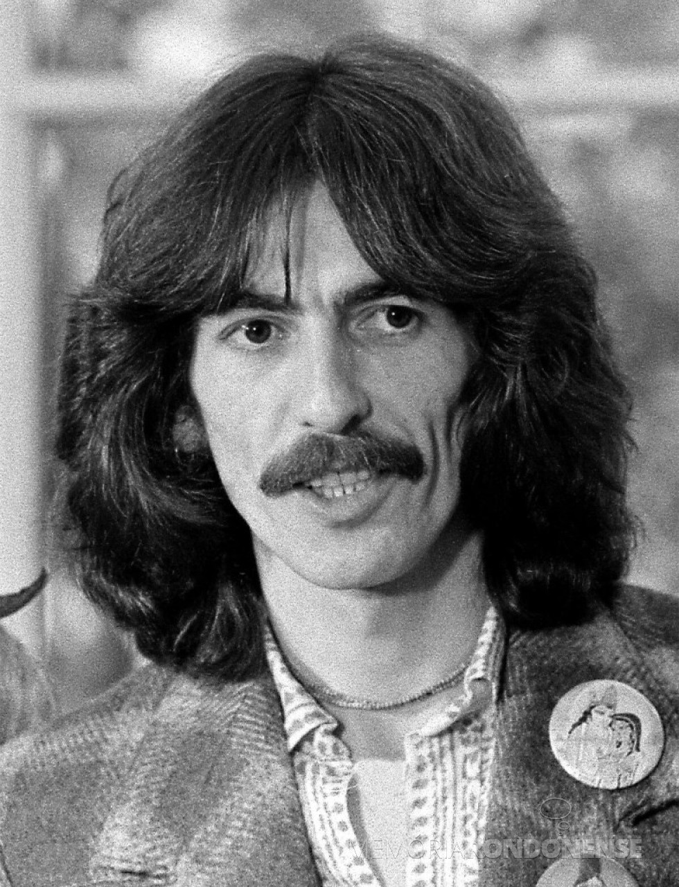 || Ex-beatlhe George Harrison, fotografado na Casa Branca em 1994, ele falecido em novembro de 2001.
Imagem: Acervo Wikipedia - FOTO 11 -