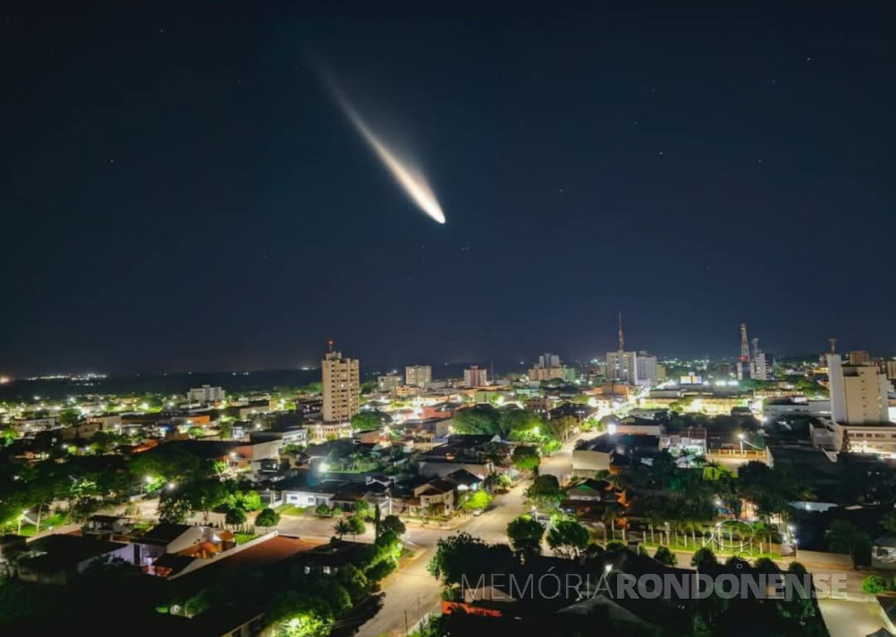 || Espetacular queda de um meteorito no céu de Marechal Cândido Rondon na noite de 02 de janeiro de 2025.
Imagem: Acervo Viva Marechal - crédito de Marcos Bauermann - FOTO 23 -