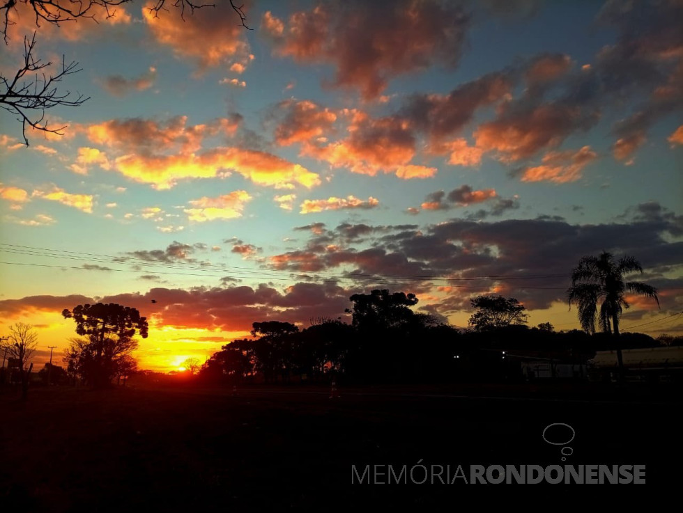|| Pôr do sol na região da cidade de Cascavel (PR), em 10 de julho de 2025.
Imagem: Acervo e crédito de Ailton Santos / Tarobá Cascavel / Facebook - FOTO 16 -