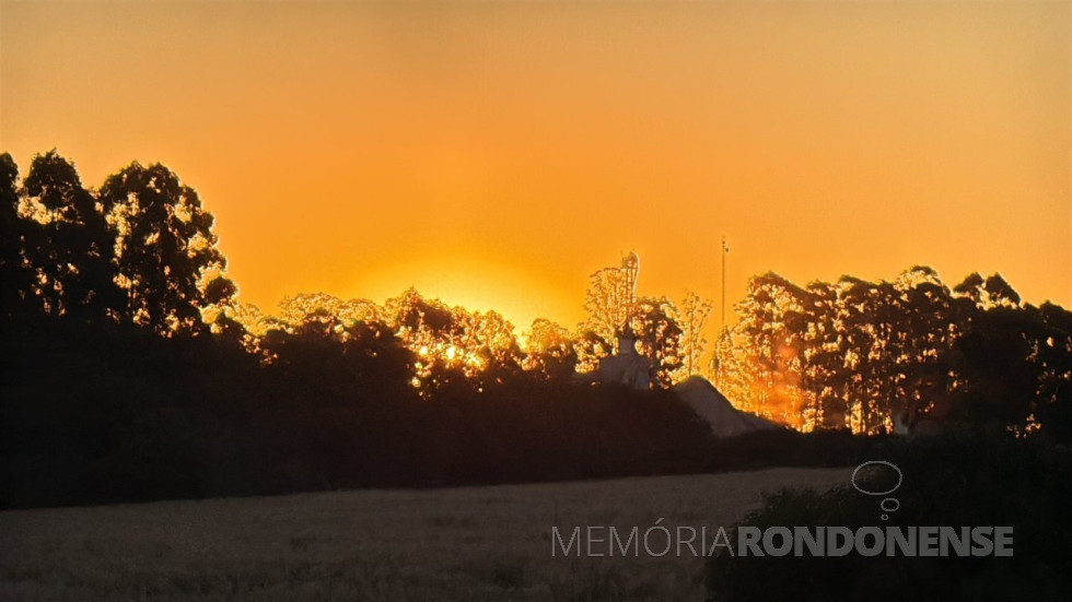 || Pôr do Sol na região da cidade de Cascavel (PR), em 29 de julho de 2025.
Imagem: Acervo de Aílton Santos / Tarobá Cascavel / Facebook - FOTO 24 -