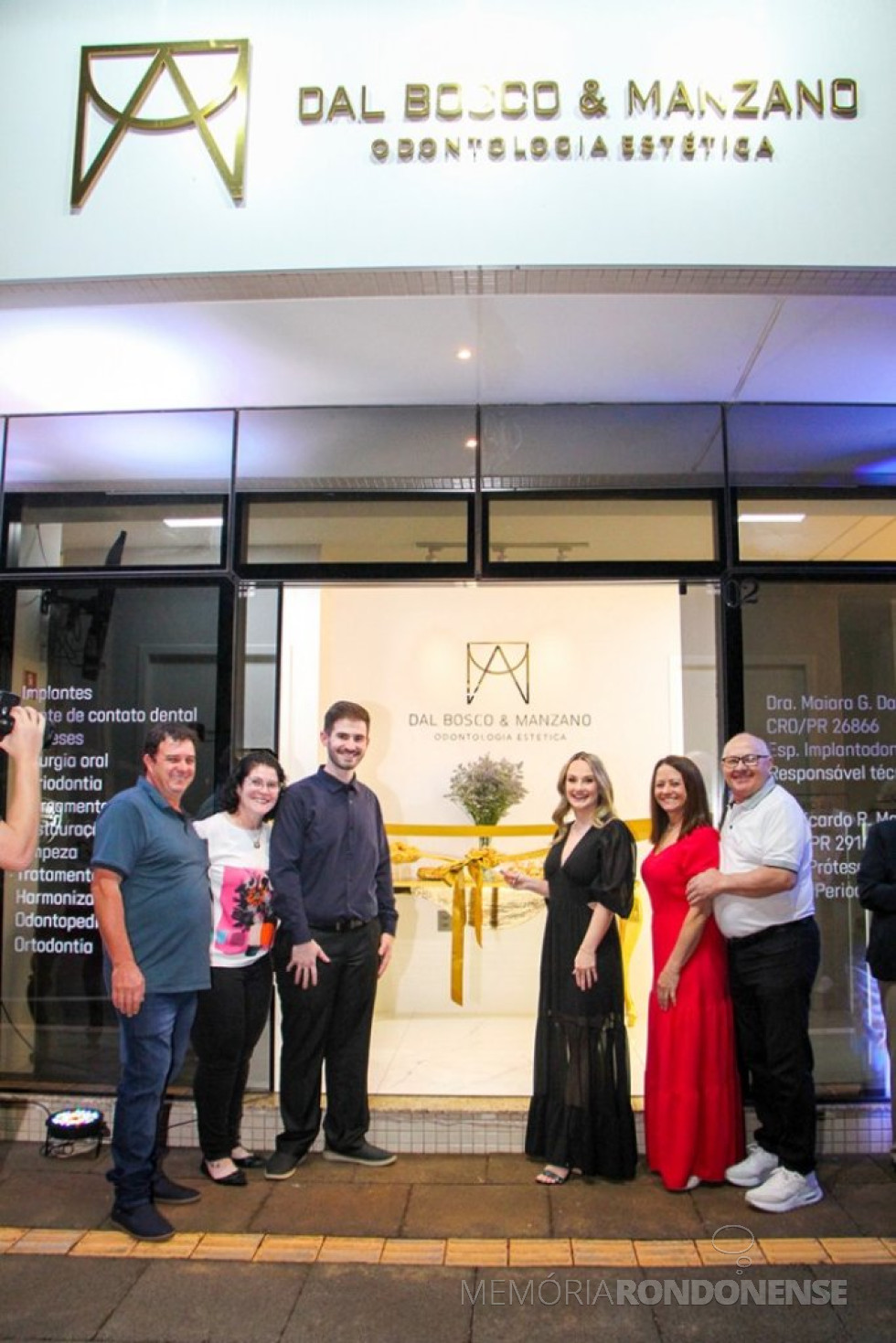 || Casal Maiara Dal Bosco e Ricardo Manzano com seus respectivos pais (?), na inauguração de sua clínica odontológica especializada, em setembro de 2024.
Imagem: Acervo e crédito de Jean Carvalho - FOTO 33 -