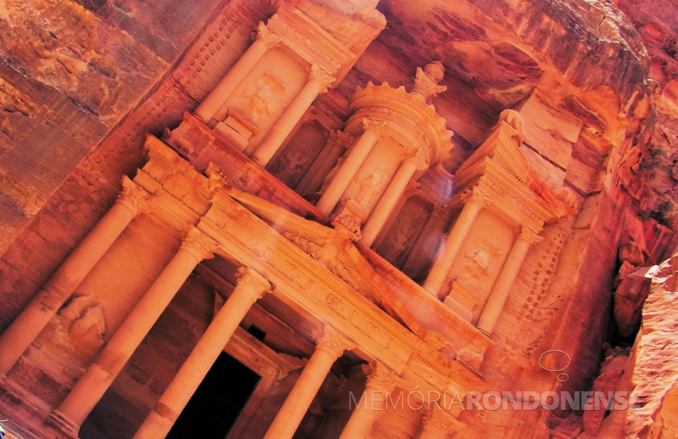 || El Khazneh (O tesouro), é a escultura remanescente mais requintada em Petra – Jordânia.
Imagem: Acervo e crédito de Tarcisio H. Vanderlinde - FOTO 37 -