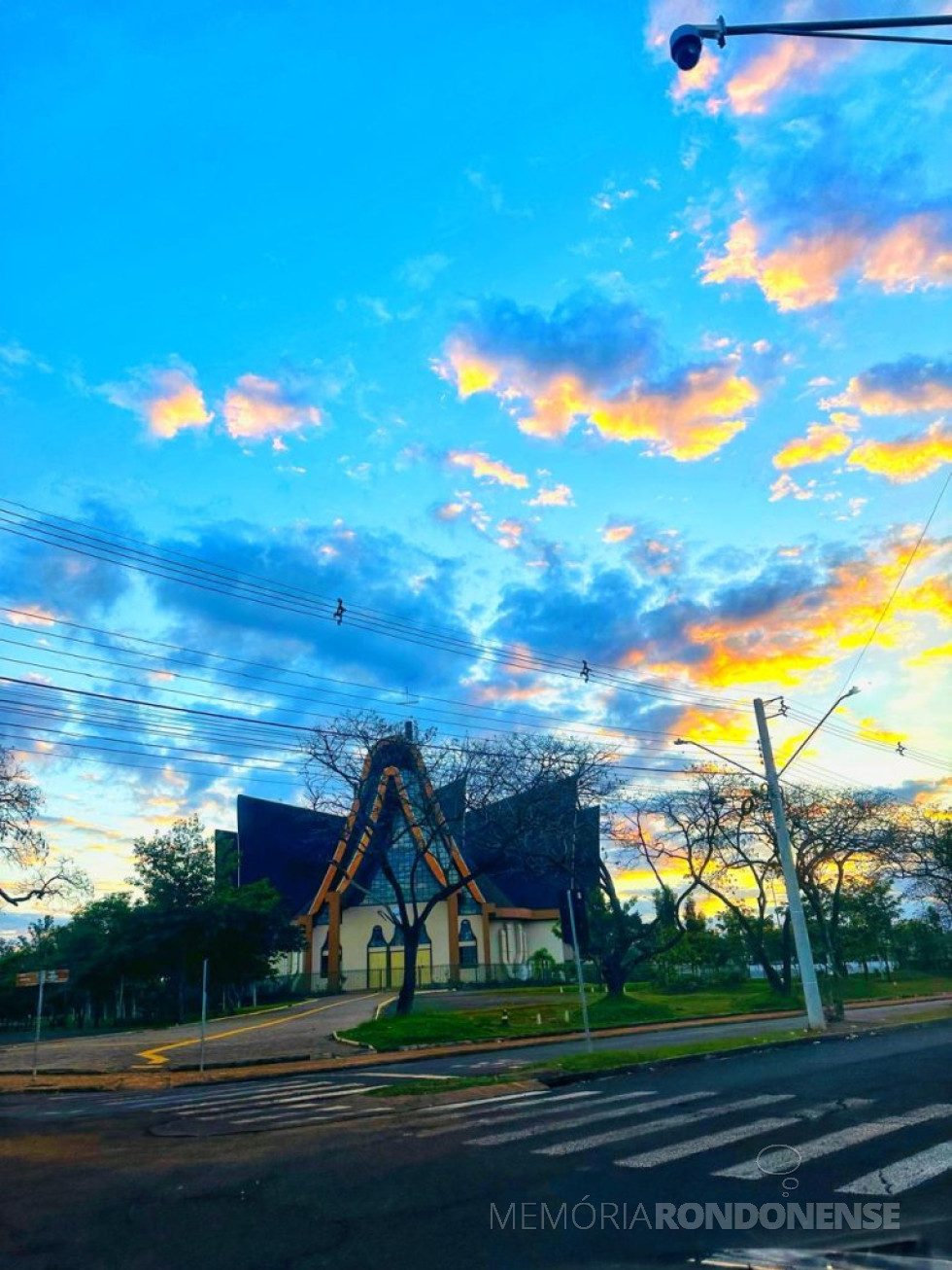 || Amanhecer na cidade de Foz do Iguaçu, com vista para a Catedral, em 18 de agosto de 2025.
Imagem: Acervo 100 Fronteiras (Foz do Iguaçu). - FOTO 40 -
