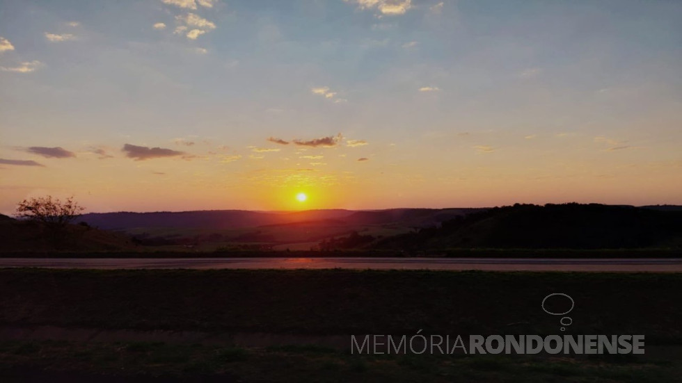 || Pôr do sol na região da cidade de Cascavel (PR), em 29 de agosto de 2025.
Imagem: Acervo e crédito de Ailton Santos / Tarobá Cascavel / Facebook - FOTO 28 -
