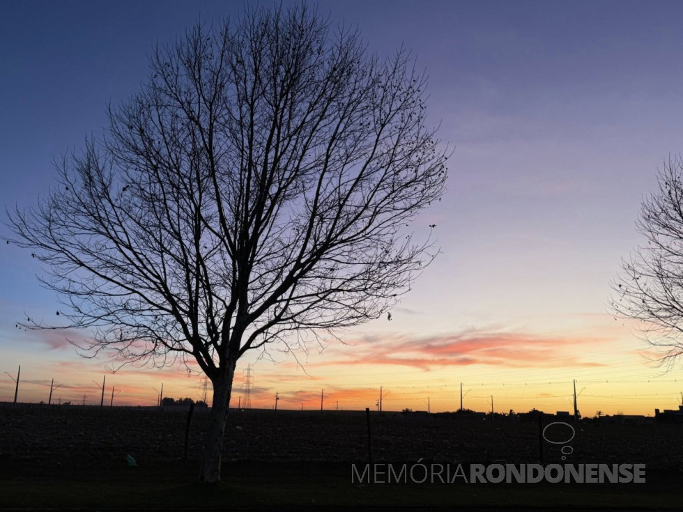 || Amanhecer na cidade de Cascavel (PR), em 13 de agosto de 2025.
Imagem: Acervo e crédito de Ailton Santos / Tarobá Cascavel / Facebook - FOTO 33 --