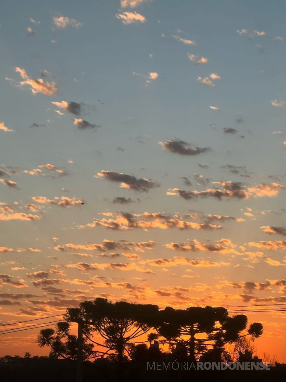 || Amanhecer na região da cidade de Cascavel (PR), em 18 de agosto de 2025.
Imagem: Acervo e crédito de Ailton Santos / Tarobá Cascavel / Facebook - FOTO 39 -
