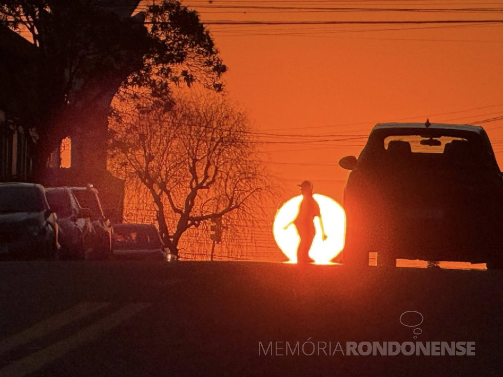 || Pôr do sol na cidade de Cascavel (PR), em 17 de setembro de 2025.
Imagem: Acervo e crédito de Ailton Santos / Tarobá Cascavel / Facebook - FOTO 28 -