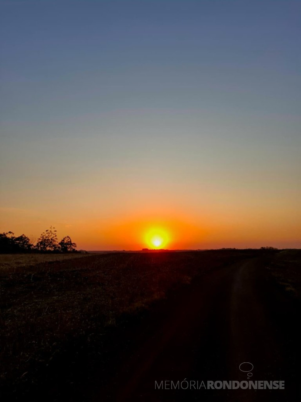 || Pôr do sol clicado desde a Linha Boa Vista, Marechal Cândido Rondon (PR), em 19 de setembro de 2025, pelo rondonense Guilherme Favarin - FOTO 38 -