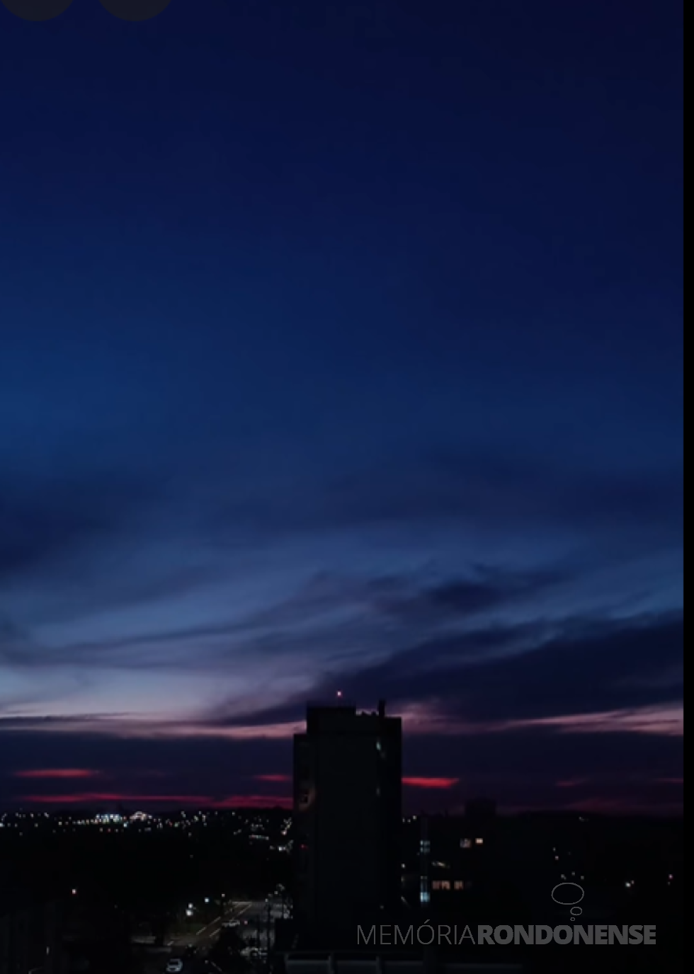 || Final do dia de 18 de setembro de 2025 na cidade de Marechal Cândido Rondon, clicado pela professora rondonense Sandra Regina Lui, desde o Edifício Itacorá - FOTO 37 -