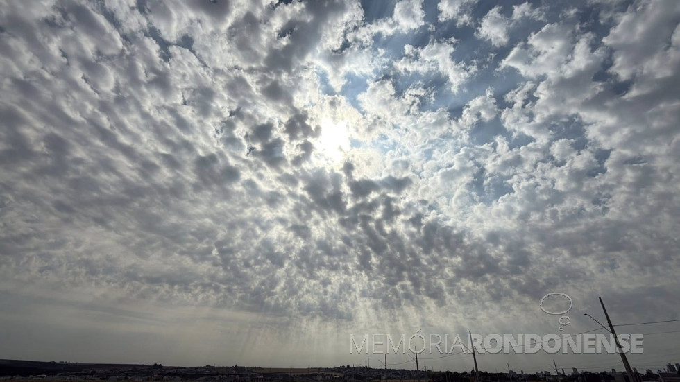 || Começo do final da tarde fotografado na região da cidade de Cascavel (PR), em 29 de setembro de 2025.
Imagem: Acervo de Ailton Santos / Tarobá Cascavel / Facebook - FOTO 29 -