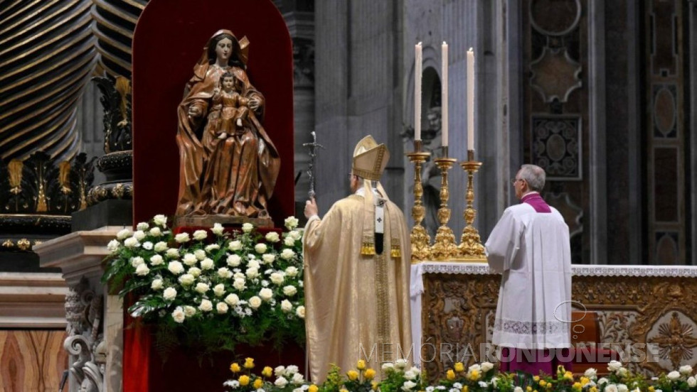|| Celebração litúrgica na Basílica Vaticana com a imagem de Nossa Senhora de Montserrat brasileira.
Imagem: Acervo CNBB - FOTO 6 -