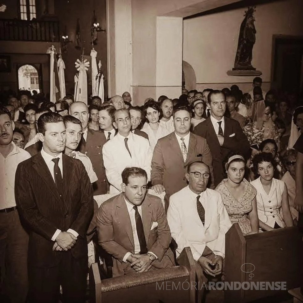 || João Goulart (esquerda, sentado), participando da Missa de Ação de Graças,  em 24 de setembro de 1961, na Igreja Cristo Trabalhador, no Rio de Janeiro, por sua posse na Presidência da República.
Imagem: Acervo Arquivo Nacional / Centro de Memória Trabalhista / Facebook - FOTO 10 -