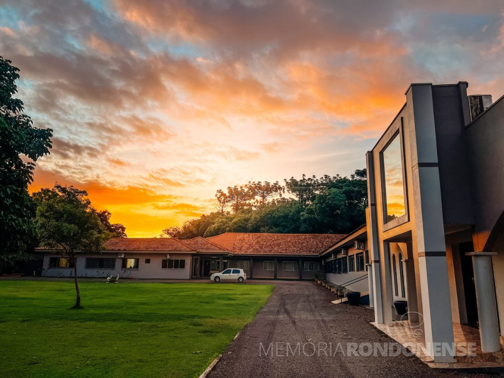 || Pôr do sol na cidade de Toledo (PR), em 29 de dezembro de 2024, clicado desde o Seminário Nossa Senhora de Fátima por Jóder Proença (Joder Phographia) / Facebook - FOTO 19 -
