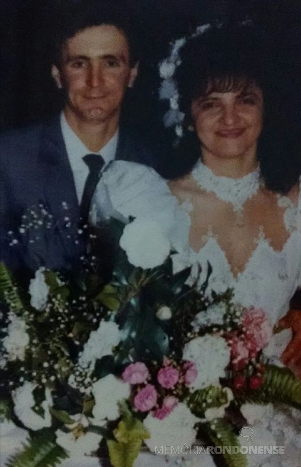 || Casal Vicente Casarotto e Lizabete Machado de Souza que se casaram em julho de 1990. 
Imagem: Acervo do casal - FOTO 13 -