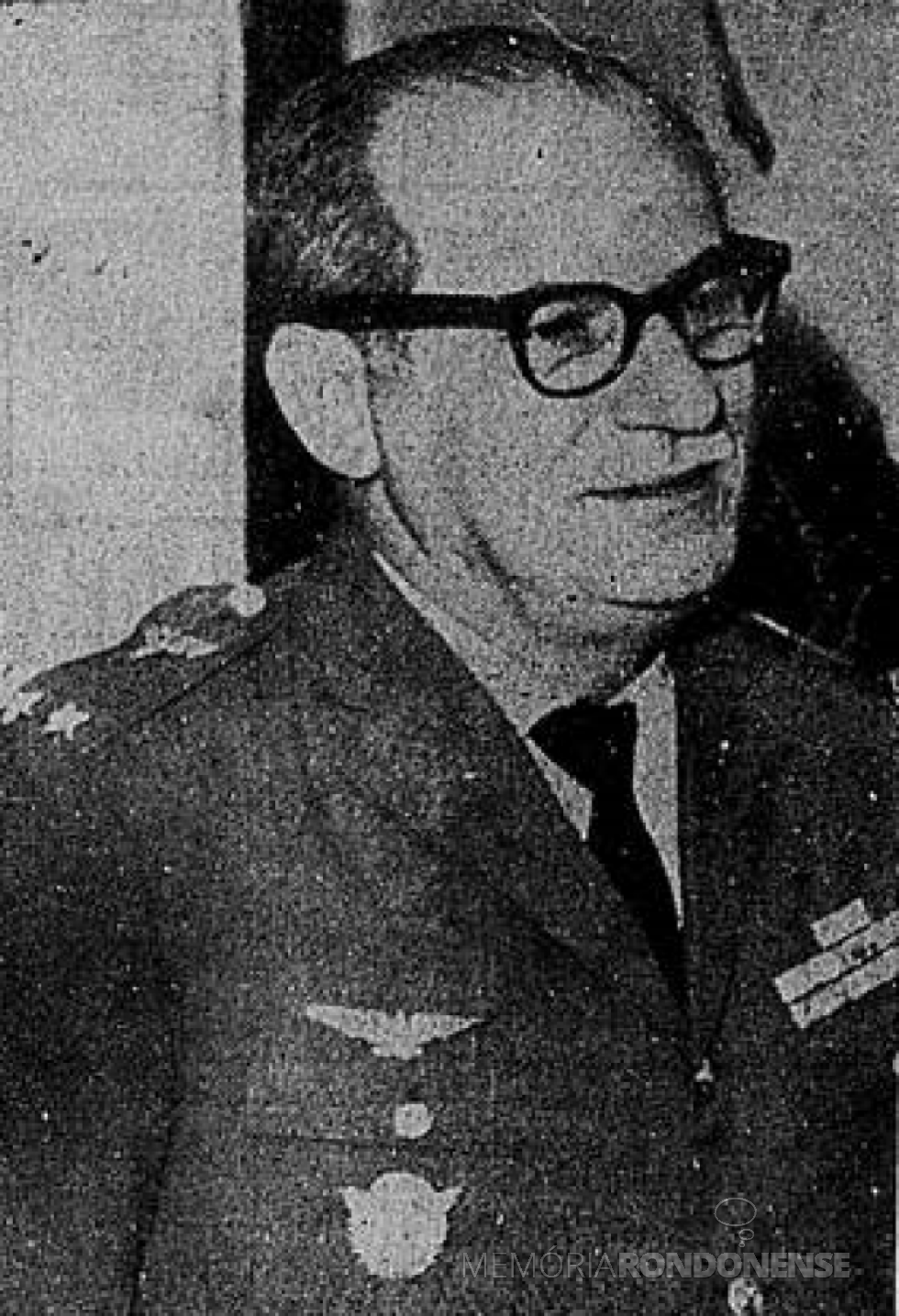 || Brigadeiro-do-Ar Mário Calmon Eppinhhaus, presidente nacional da Campanha Nacio nal de Escolas da Comunidade (CNEC), ele falecido em abril de 1972. 
Imagem: Acervo Informativo-NossoPixirum - FOTO 1 - 