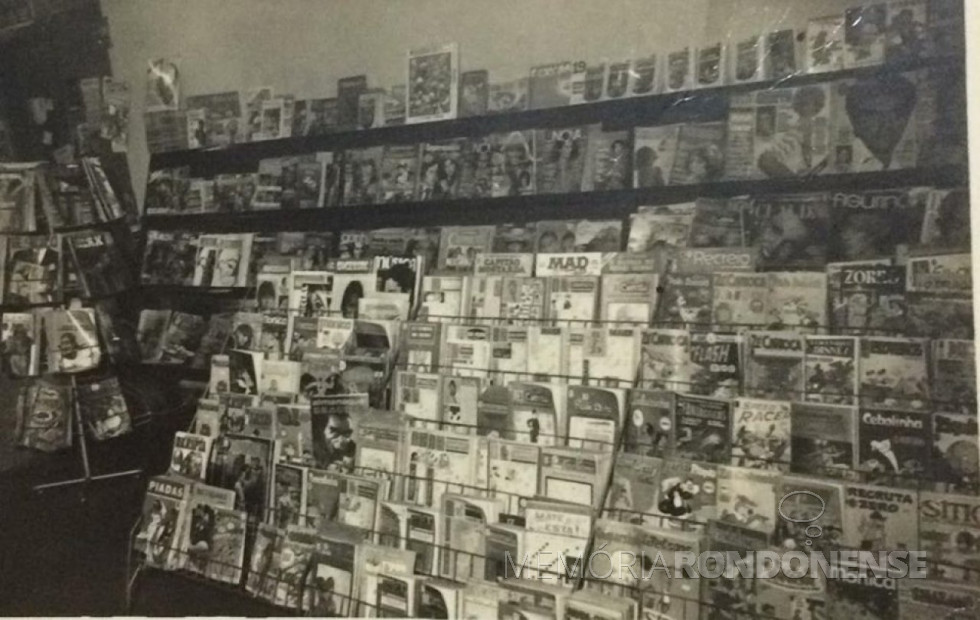 || Vista da revistaria da Livraria Paraná, de propriedade dos pais do pioneiro Jorge Deusdite Sobreira Vasques.
Imagem - Acervo da família - FOTO 16 -