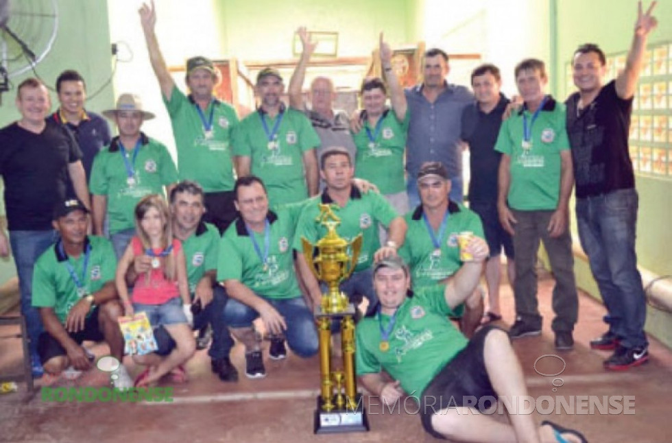 || Equipe de bocha 48 de Entre Rios do Oeste, campeã intermunicipal da modalidade 2015.
Imagem: Acervo O Presente - FOTO 14 -