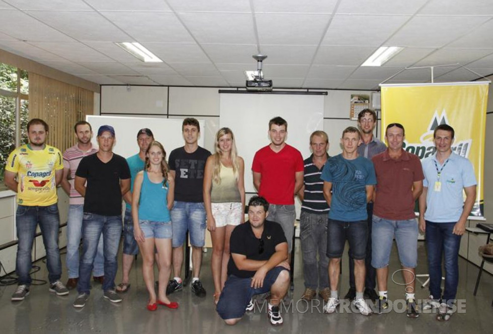 || A nova diretoria da Associação dos Comitês de Jovens  da  Copagril (ACJC) no momento de sua posse, em fevereiro de 2015. 
Imagem: Imprensa Copagril  - FOTO 5 -