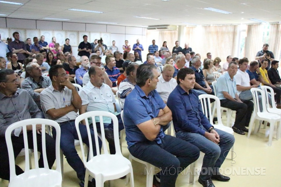 || Público presente na assinatura da ordem de serviço para a implantação da 3ª pista.
Imagem: Acervo Imprensa PM-MCR - FOTO 13 -
