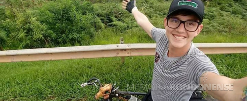 || Ciclista Daniel Mensch Roth, de Nova Santa Rosa, que realizou de bicicleta o trajeto, de sua cidade até Curitiba, em janeiro de 2018.
Imagem: Acervo GazetaWeb - FOTO 9 -