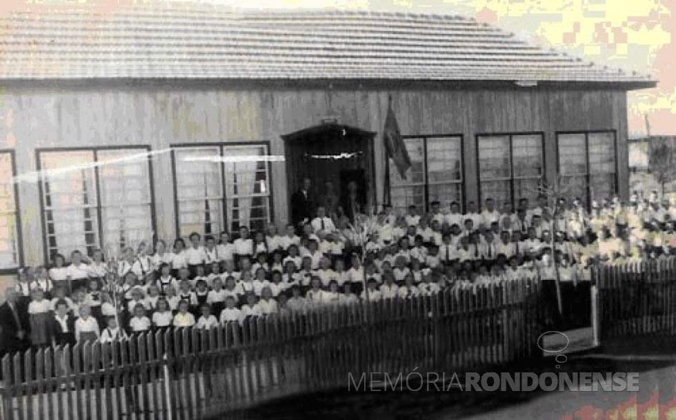 || A segunda unidade escolar edificada pela Sociedade Escolar de General Rondon, a Rua de Men de Sá. 
Imagem: Acervo Escola Municipal Jean Piaget - FOTO 4 - 
