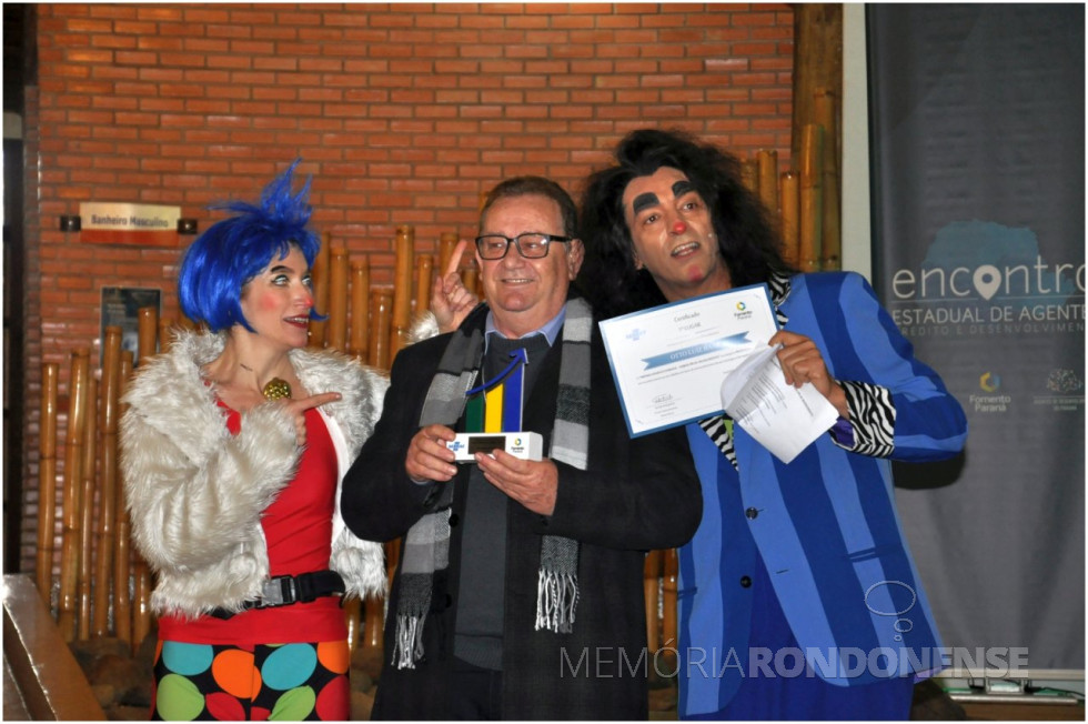 || Otto Luiz Haab, agente de crédito em Marechal Cândido Rondon, recebendo o Prêmio Fomento Paraná - SEBRAE-PR de Micro-Crédito, de 1º lugar na categoria