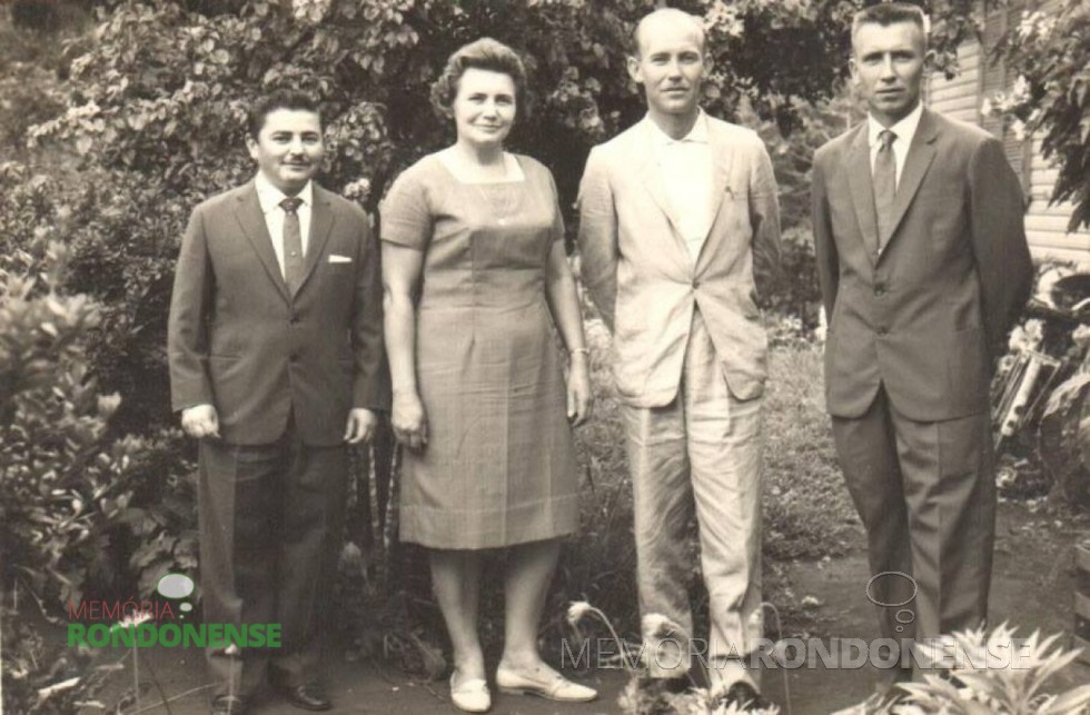 || Pioneiro rondonense  Ervino Finger  (primeiro, à direita) com seus irmãos,  fotografados em 1964.
Imagem: Acervo Cleci Kleemann e Clarice Dahmer - FOTO 4 - 