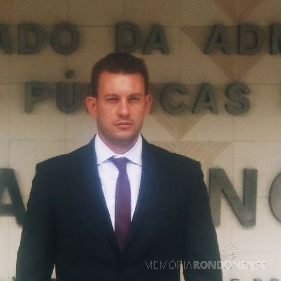 || Delegado Diego Fernandes Valim que assumiu a delegacia de polícia de Marechal Cândido Rondon, em junho de 2016. 
Imagem: Arquivo pessoal - FOTO 13 -