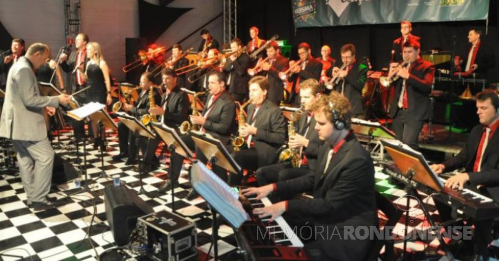 || Orquestra de Teutônia que se apresentou em Marechal Cândido Rondon, em dezembro de 2014.
Imagem: www.mcr.pr.gov.br/noticias/3210 - FOTO 23 -