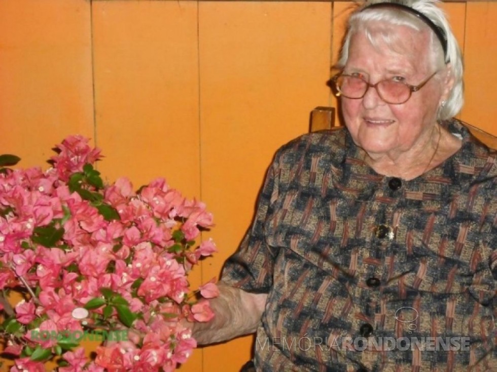 || Ervina Harness Wulff, esposa de Reinoldo Roberto Wulff, que chegou a Marechal Cândido Rondon, em setembro de 1964, e foi residir com sua família na Linha Ajuricaba, ela falecida em março de 2013. Imagem: Acervo Vilton Graff - FOTO 8 -