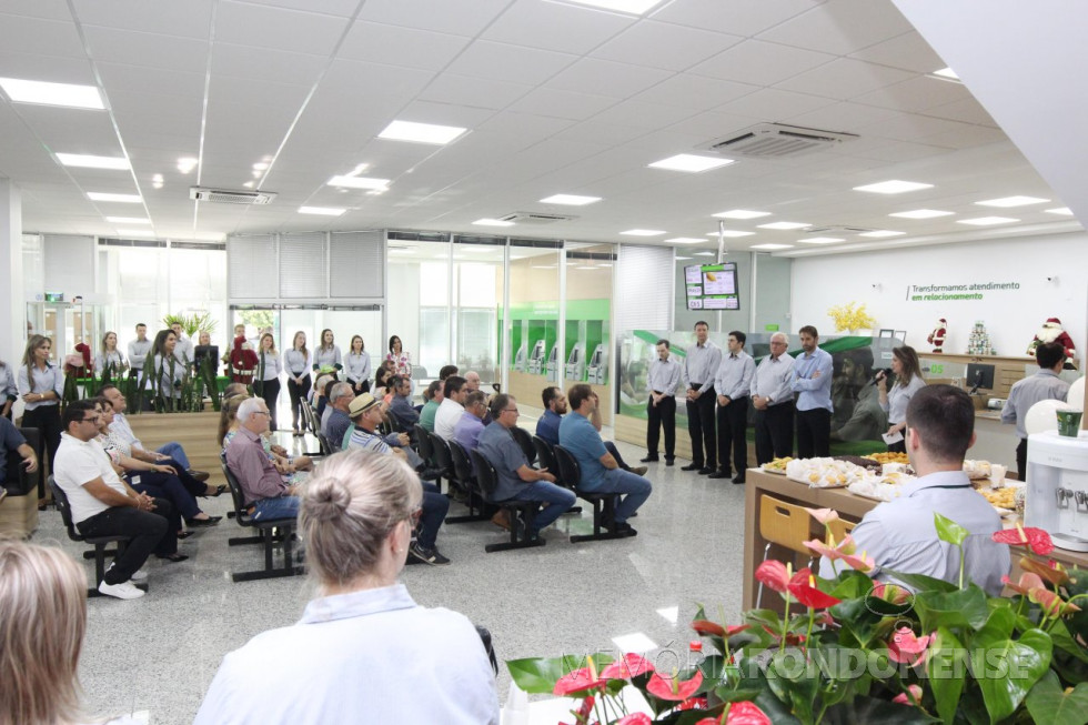|| Vista interna da agência D. João VI, após a revitalização.
Imagem: Imprensa Sicredi Aliança PR/SP - FOTO 32 -