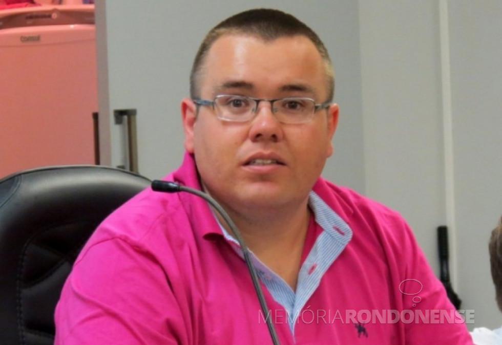 || Suplente de vereador Cleiton Freitag (Gordinho do Suco), que deixou o PP e filiou-se ao Democratas, em abril de 2016.
Imagem: Acervo Portal Rondon - FOTO 10 -
