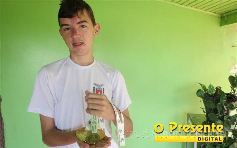 || Vitor Anderle vencedor de duas medalhas de ouro na fase final dos Jogos Escolares do Paraná (JEPS). 
Imagem: Acervo O Presente Digital - FOTO 7 -